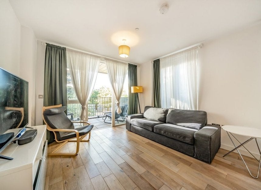 Flat Madison Way in Greater London