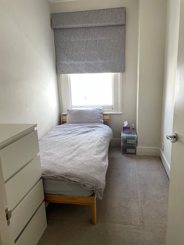 Room Fulham Road in Greater London