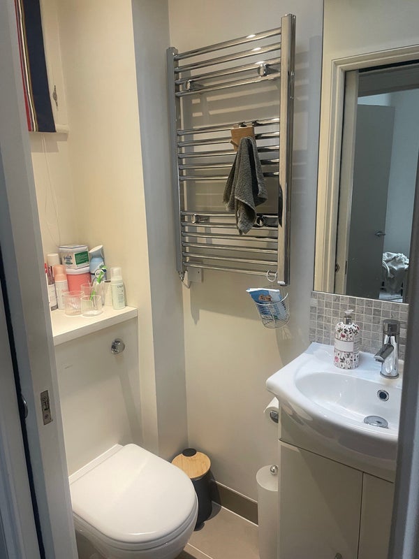 Room Fulham Road in Greater London