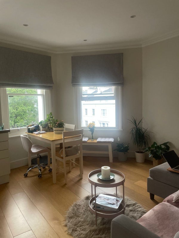 Room Fulham Road in Greater London
