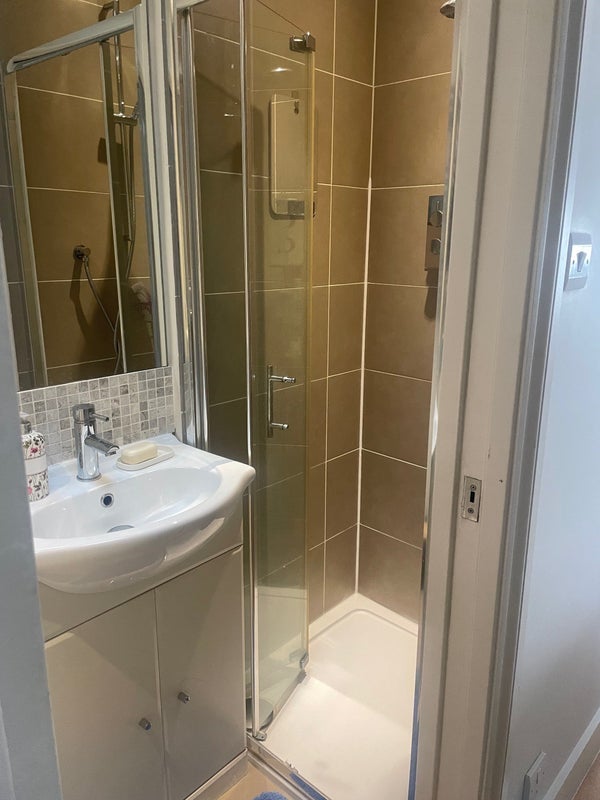 Room Fulham Road in Greater London