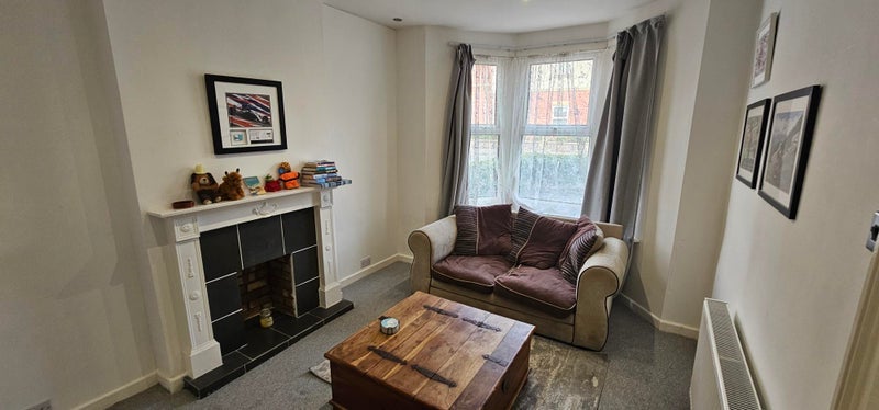 Room Downend Road in Bristol