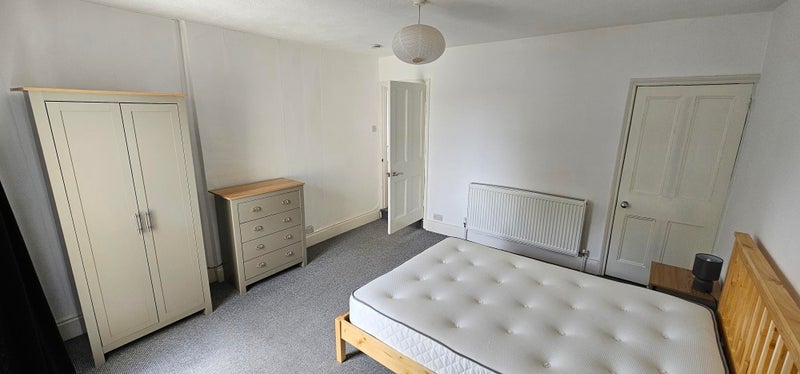Room Downend Road in Bristol