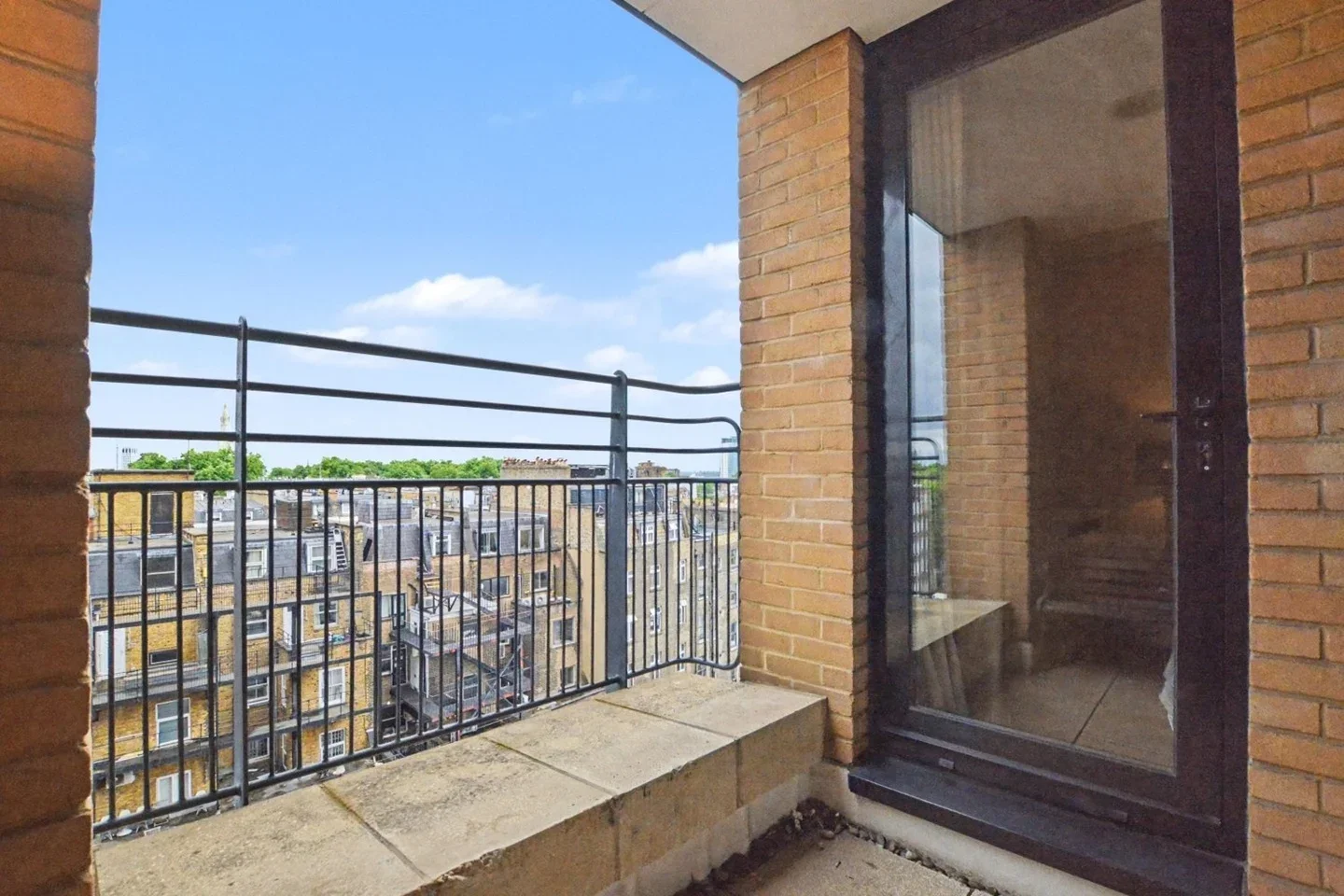 Flat Point W Access Road in Greater London