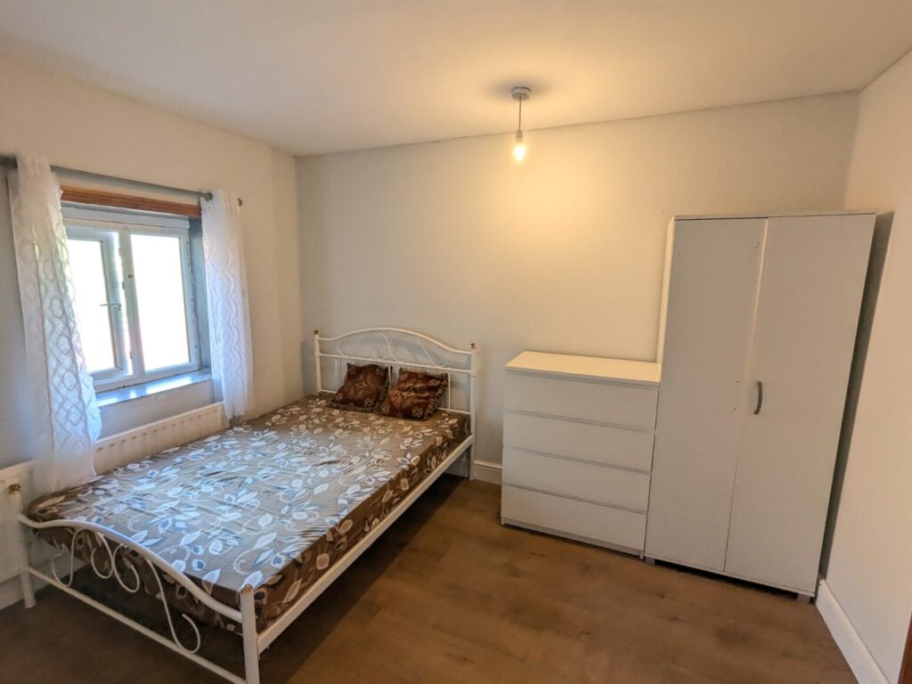 Room Doyle Gardens in Greater London