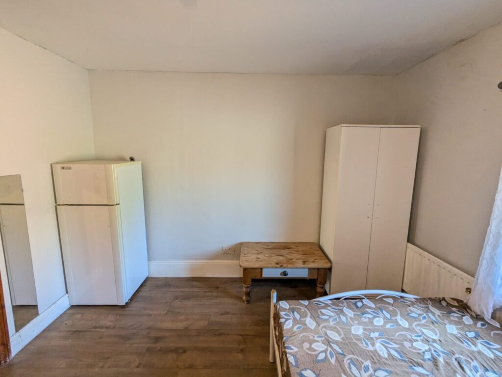 Room Doyle Gardens in Greater London