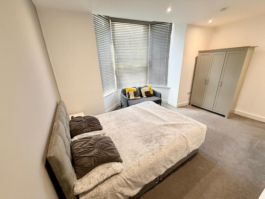 Room Gladys Avenue in Portsmouth