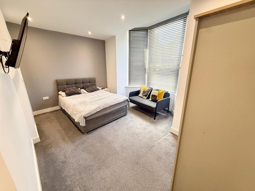 Room Gladys Avenue in Portsmouth