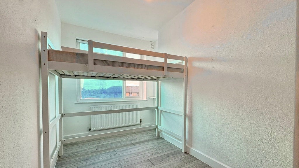 Flat Lyham Road in Greater London