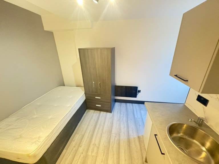 Flat Sunnydene Street in Greater London