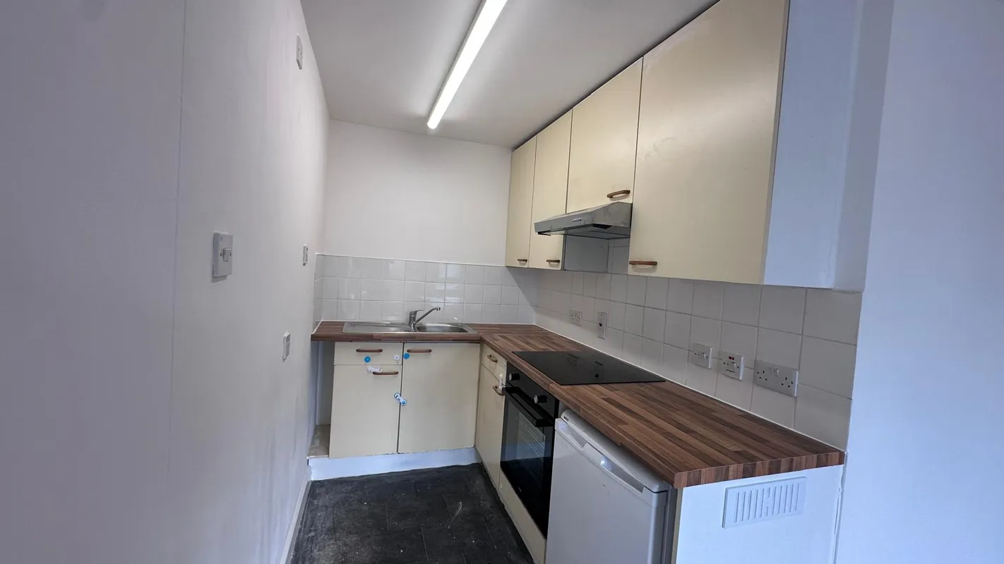 Flat Dagenham Avenue in Greater London