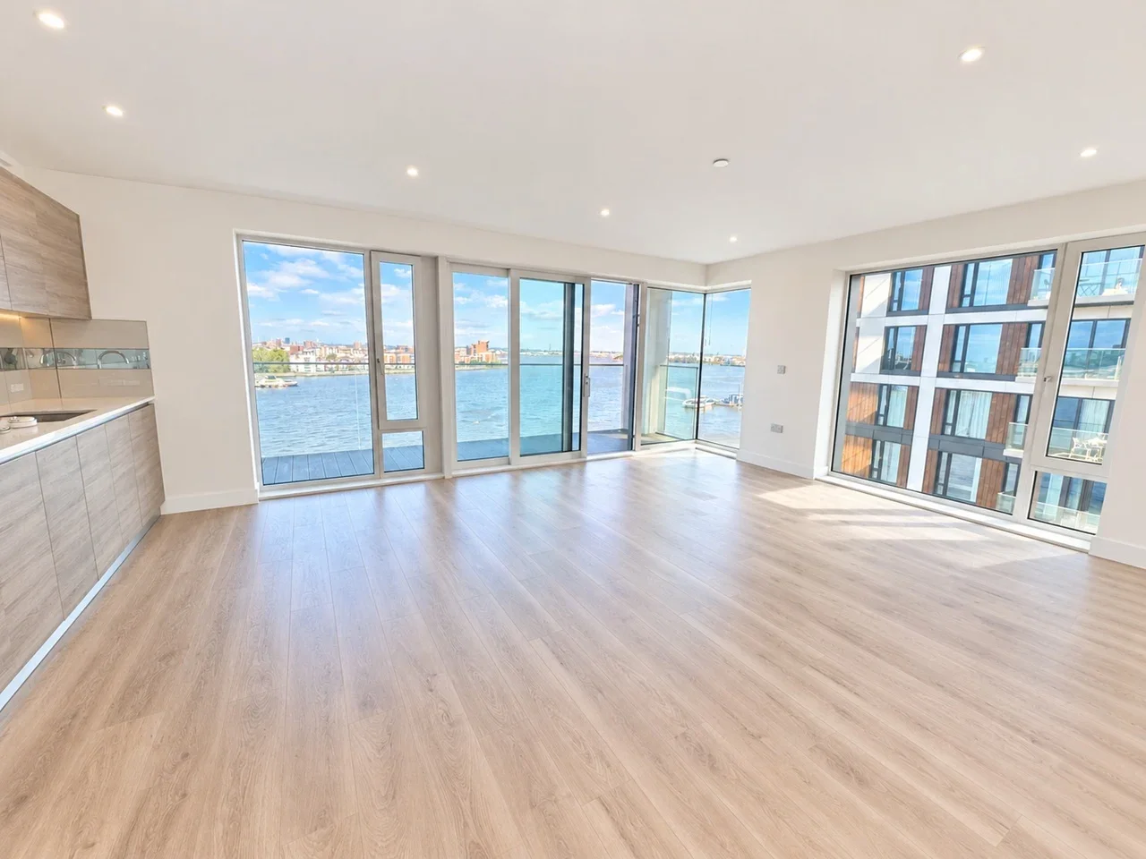 Flat Duke of Wellington Avenue in Greater London