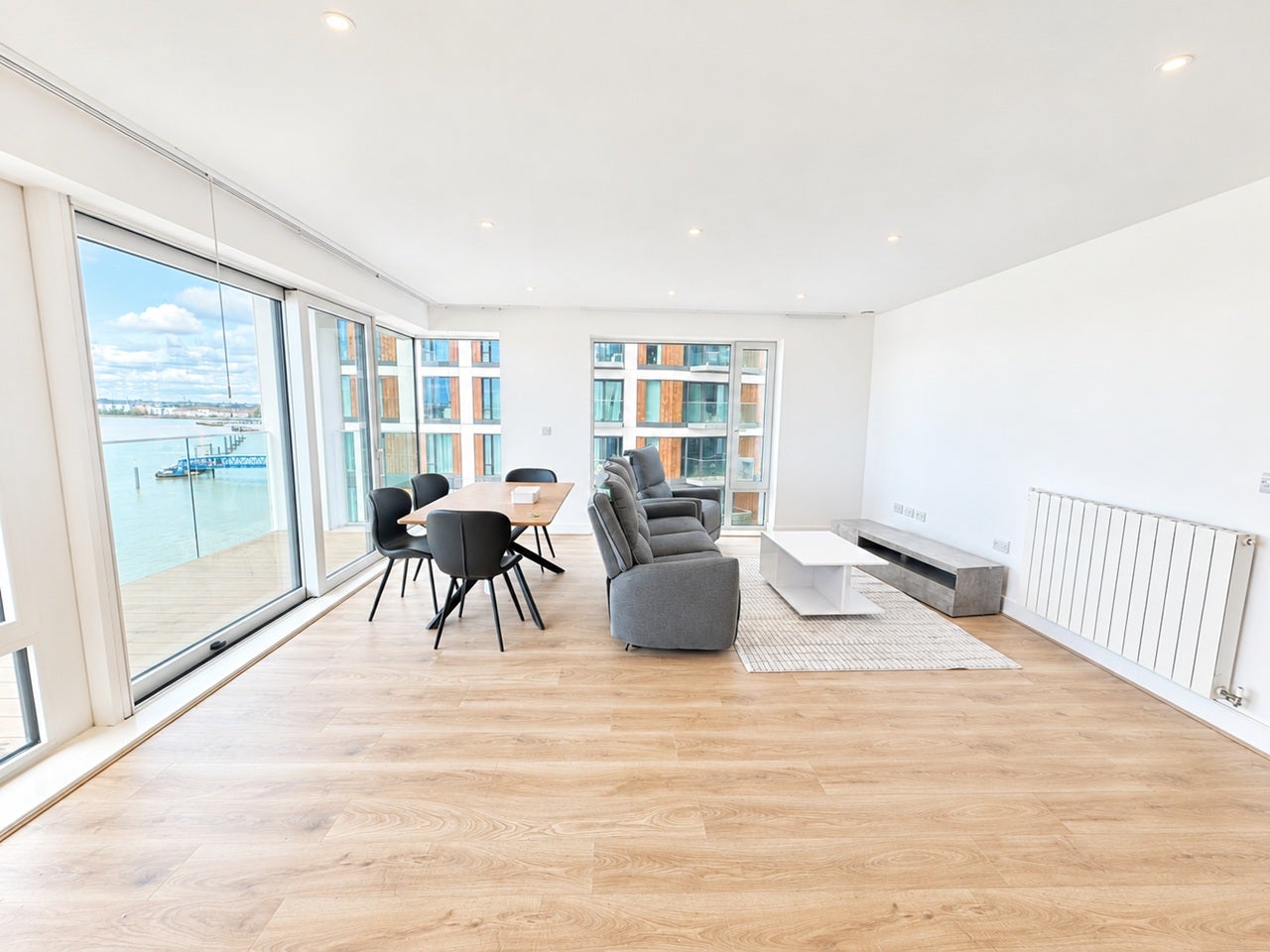 Flat Duke of Wellington Avenue in Greater London