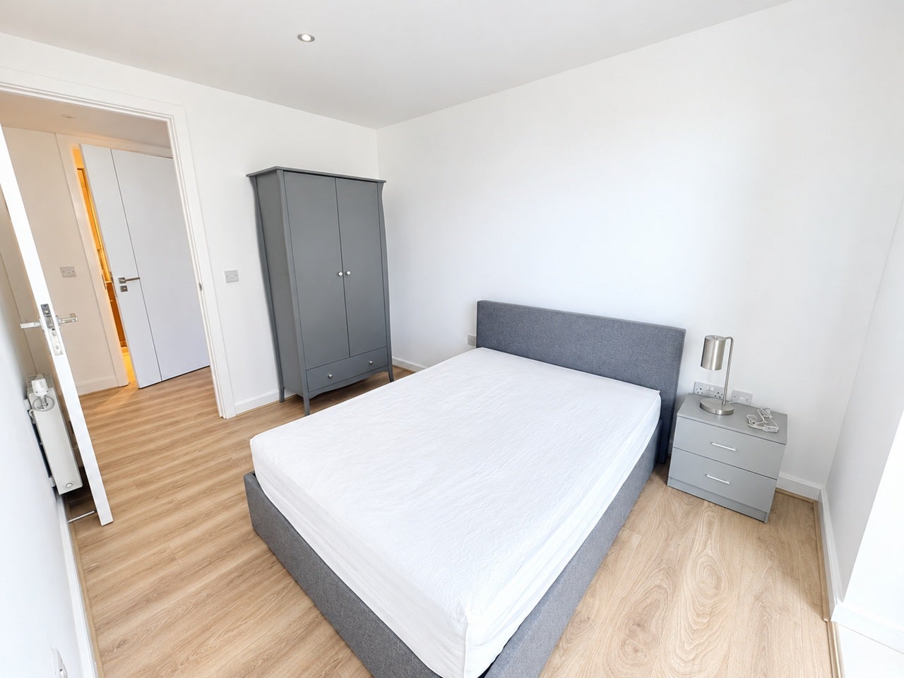 Flat Duke of Wellington Avenue in Greater London