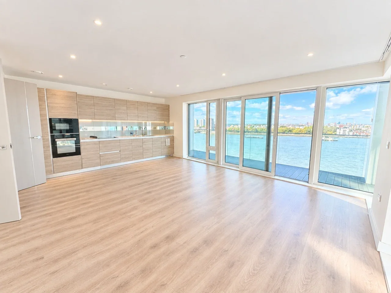 Flat Duke of Wellington Avenue in Greater London