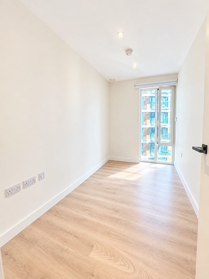 Flat Duke of Wellington Avenue in Greater London