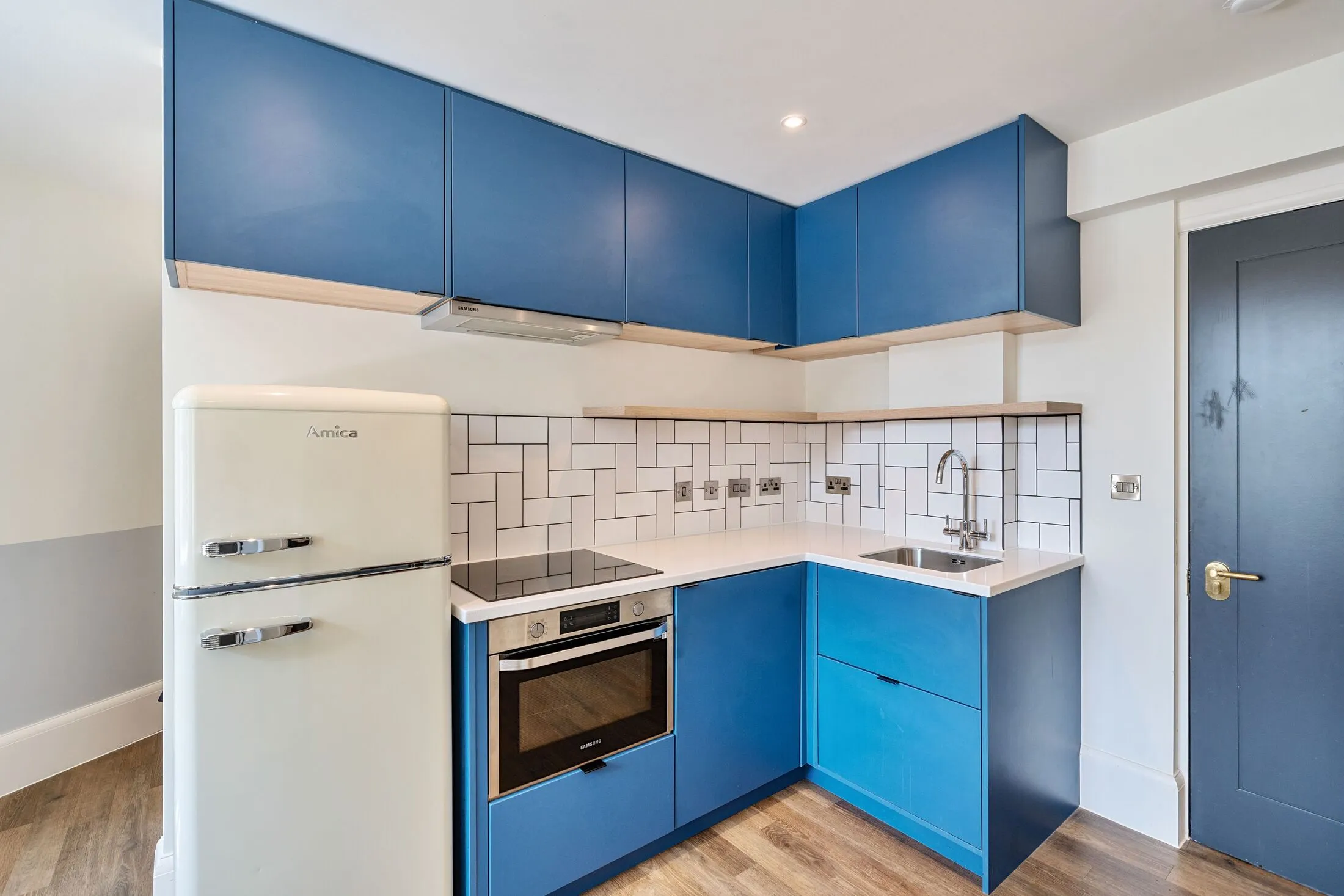 Flat Shakespeare Road in Greater London