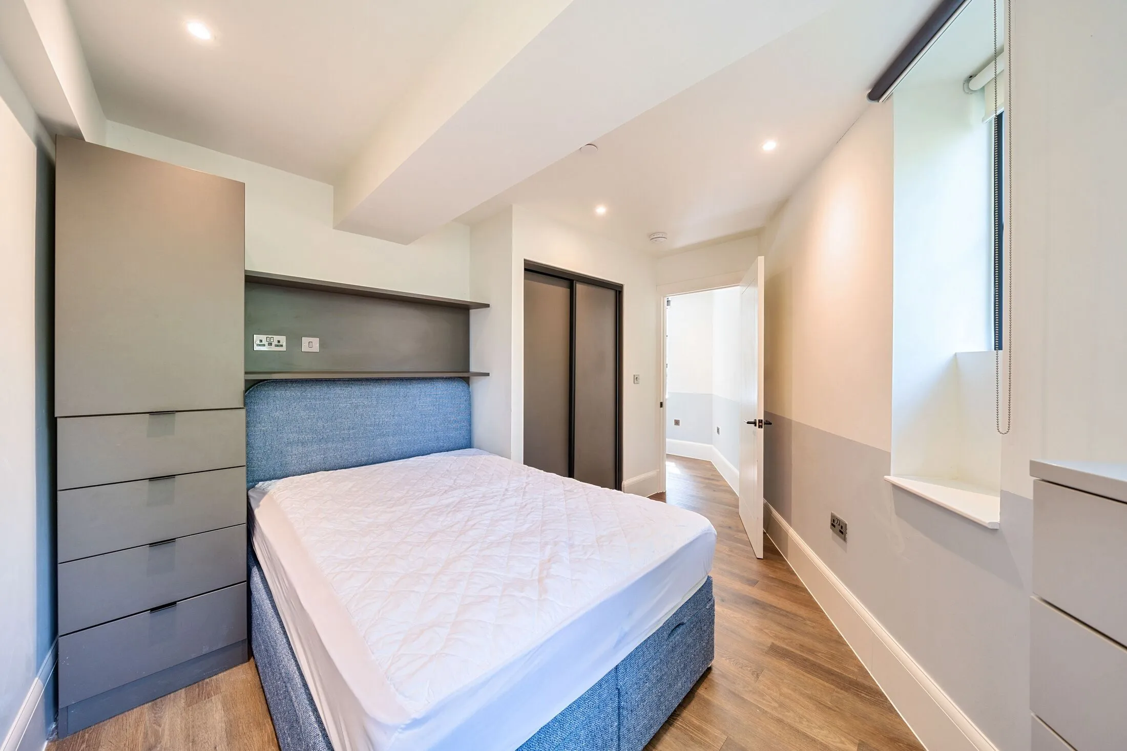 Flat Shakespeare Road in Greater London