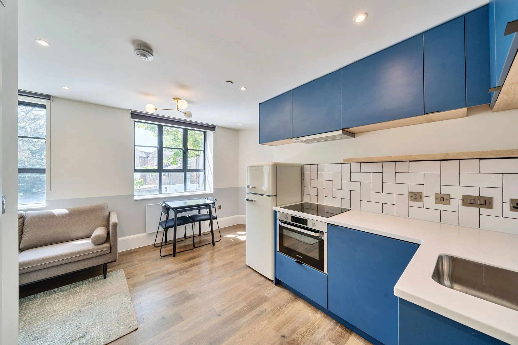 Flat Shakespeare Road in Greater London