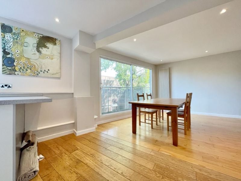 Flat Newington Causeway in Greater London