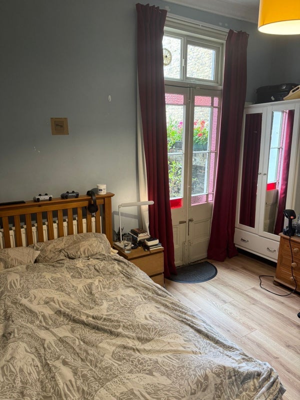 Room Mervan Road in Greater London