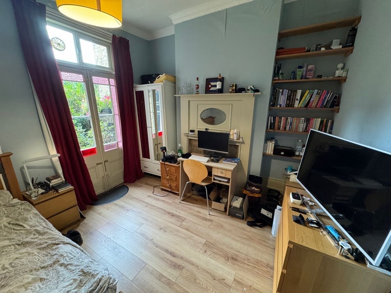Room Mervan Road in Greater London