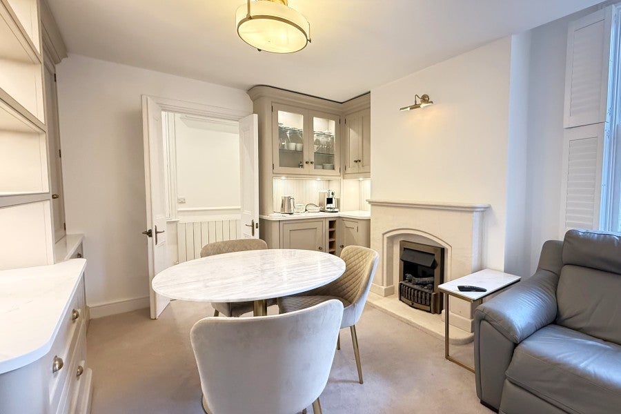 Flat South Hill in Guildford