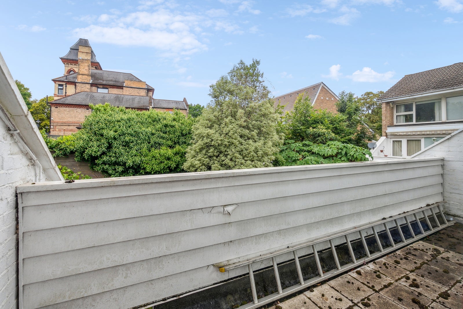 House Tintern Close in Greater London