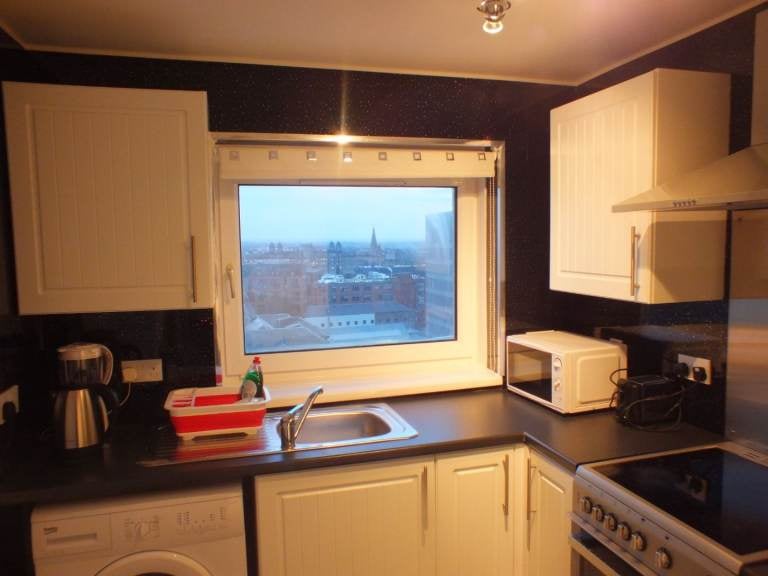 Flat Grafton Place in Glasgow