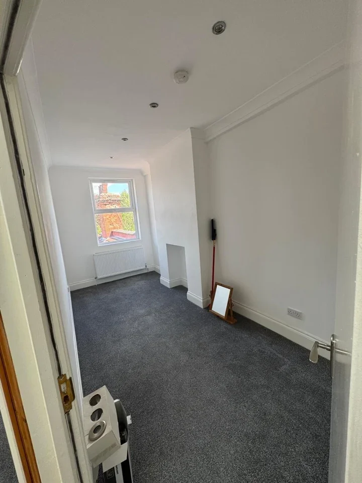 Flat Cricklewood Broadway in Greater London