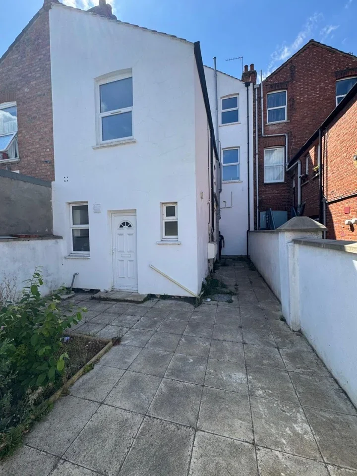 Flat Cricklewood Broadway in Greater London