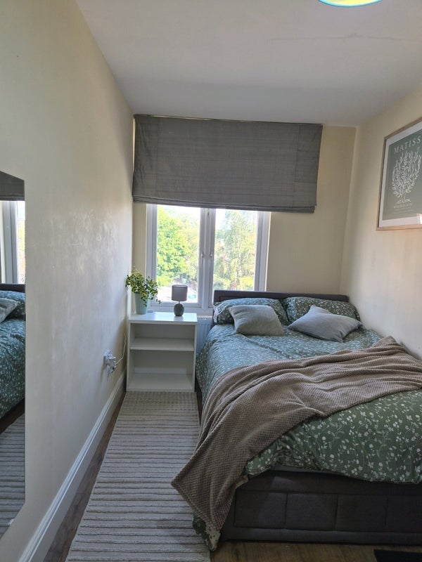 Room Brixton Road in Greater London
