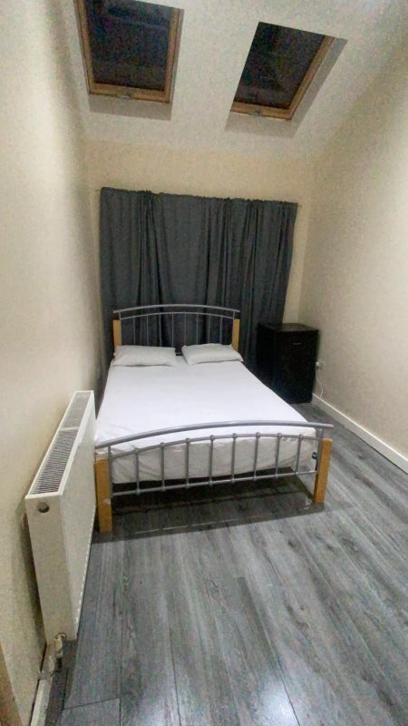 Room Haslemere Avenue in Greater London