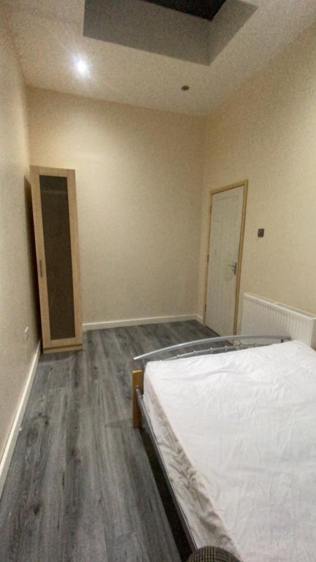 Room Haslemere Avenue in Greater London