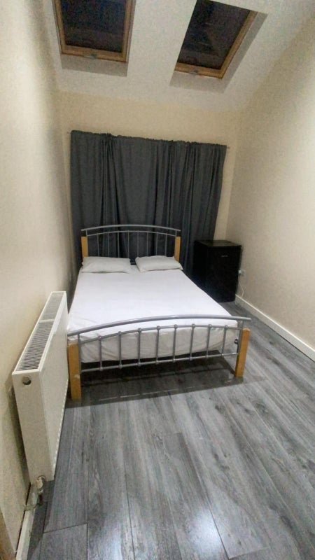 Room Haslemere Avenue in Greater London