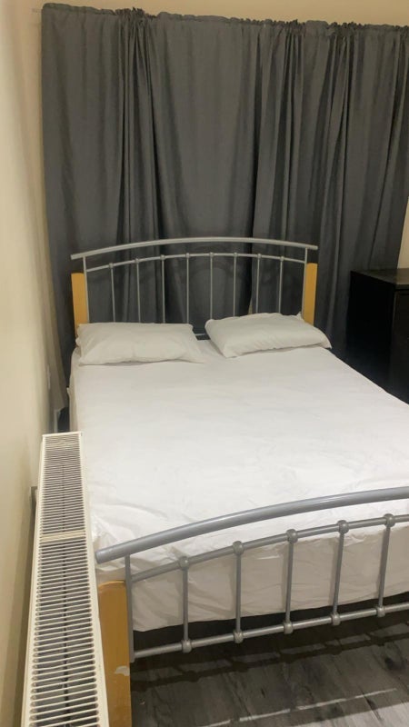 Room Haslemere Avenue in Greater London