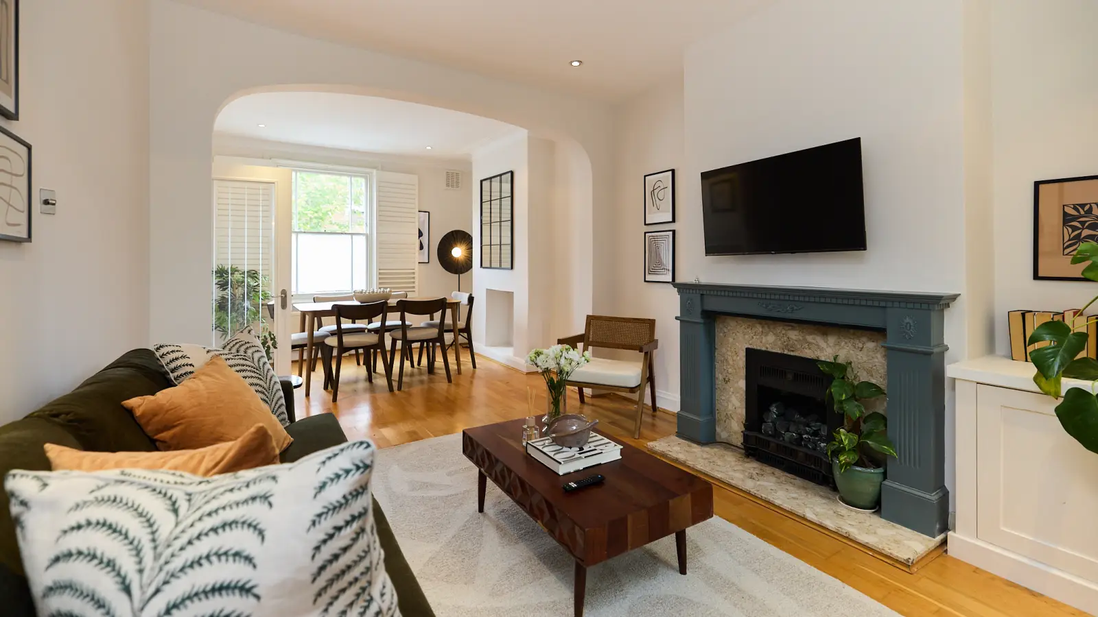 Flat Huxley Street in City of Westminster