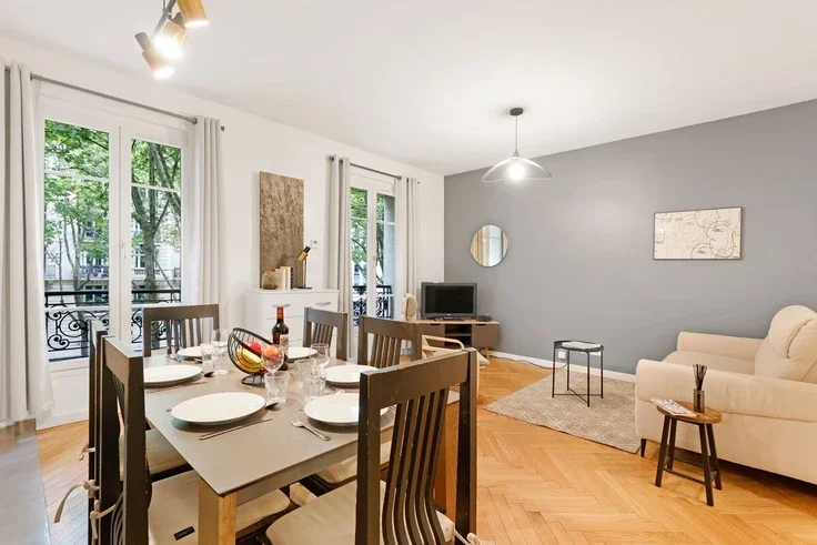 Flat Avenue de Suffren in Paris