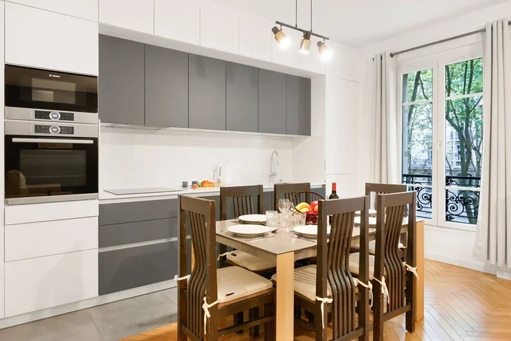 Flat Avenue de Suffren in Paris