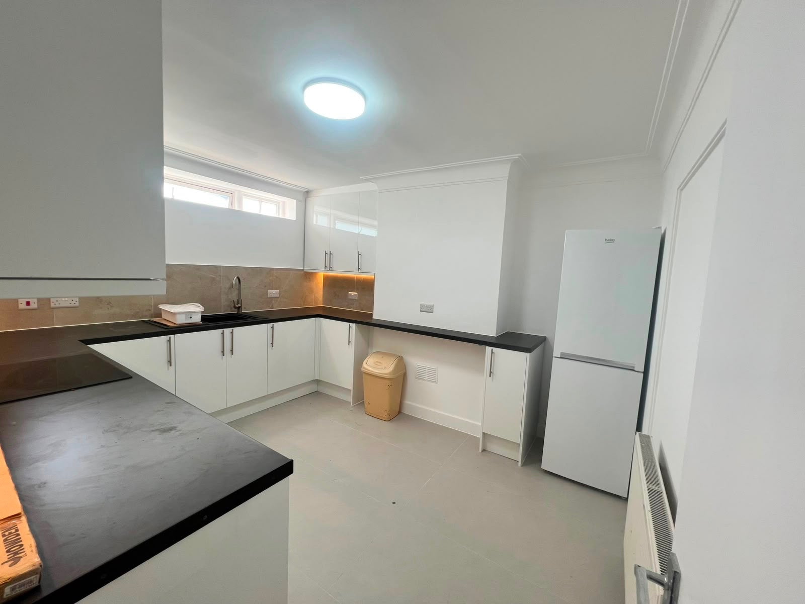 Flat Currey Road in Greater London