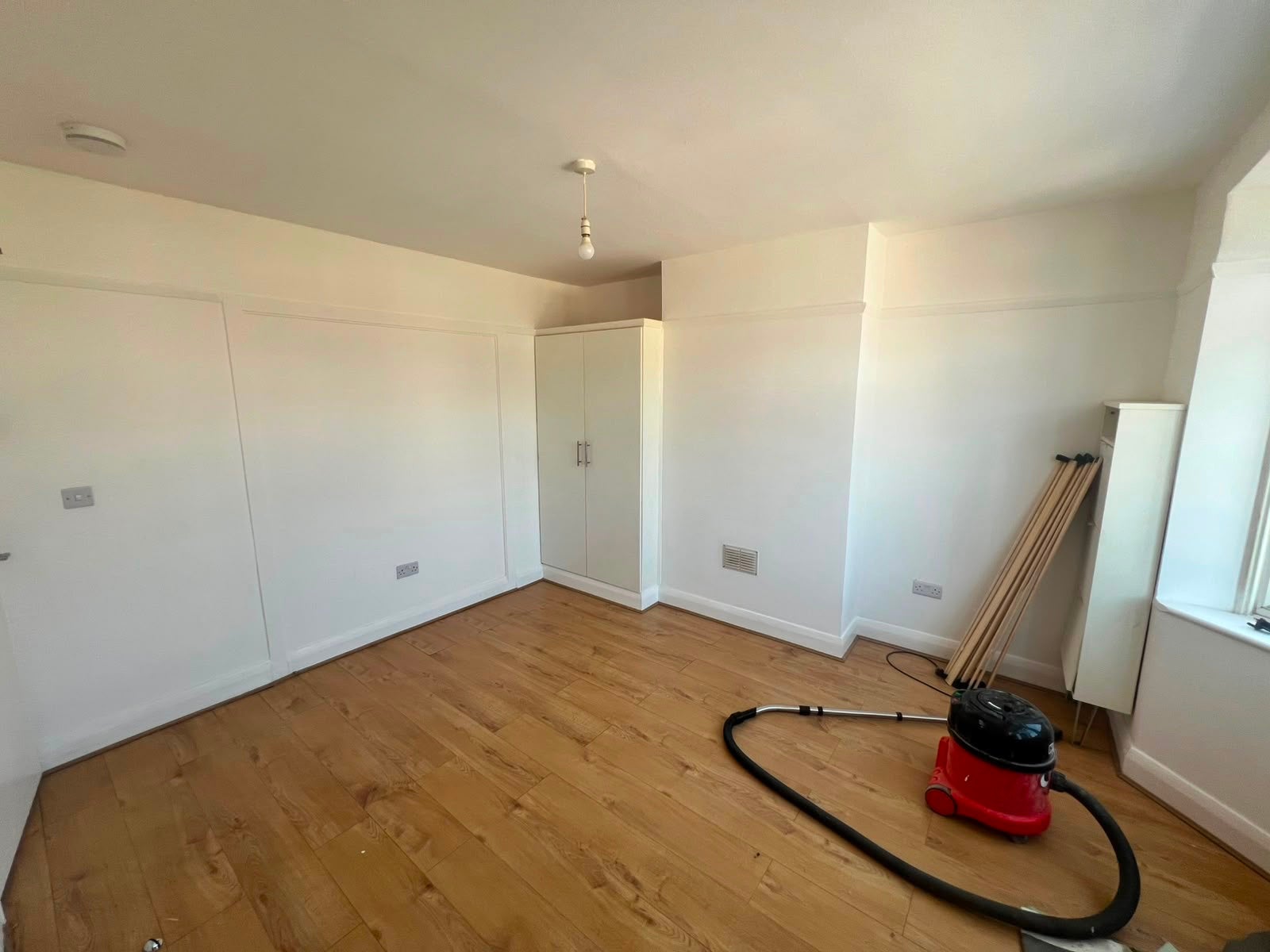 Flat Currey Road in Greater London