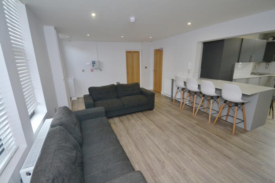 Room Standish Road in Manchester