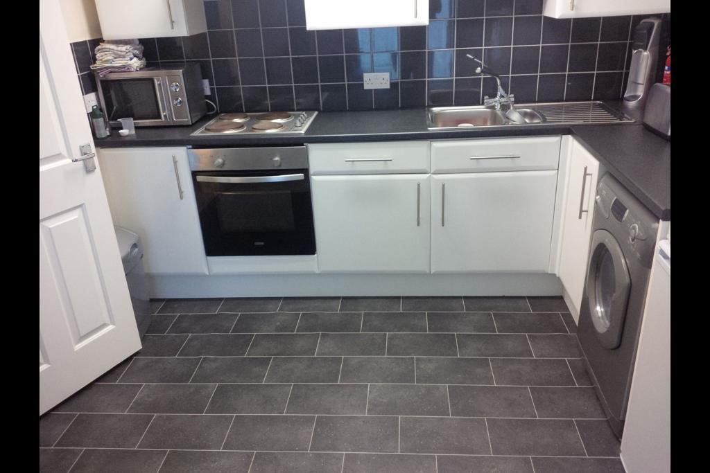 Flat Elmbridge Road in Gloucester