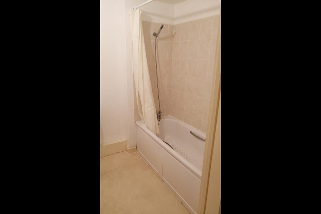 Flat Elmbridge Road in Gloucester