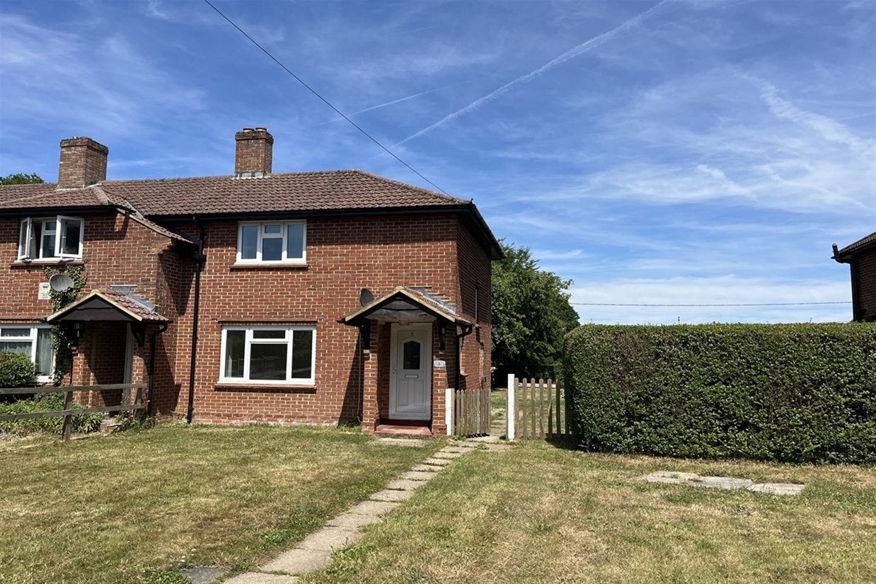 House Broadmere Road in Basingstoke and Deane