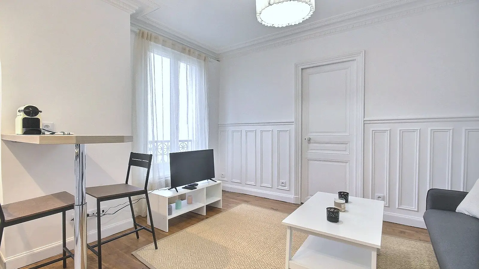 Flat Rue Joseph de Maistre in Paris