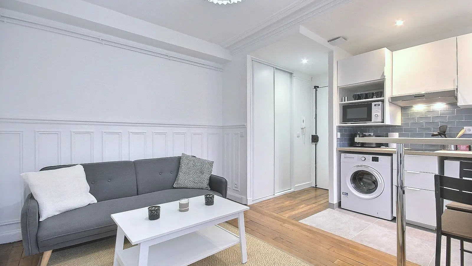 Flat Rue Joseph de Maistre in Paris