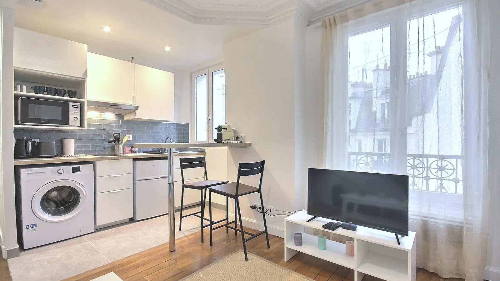 Flat Rue Joseph de Maistre in Paris