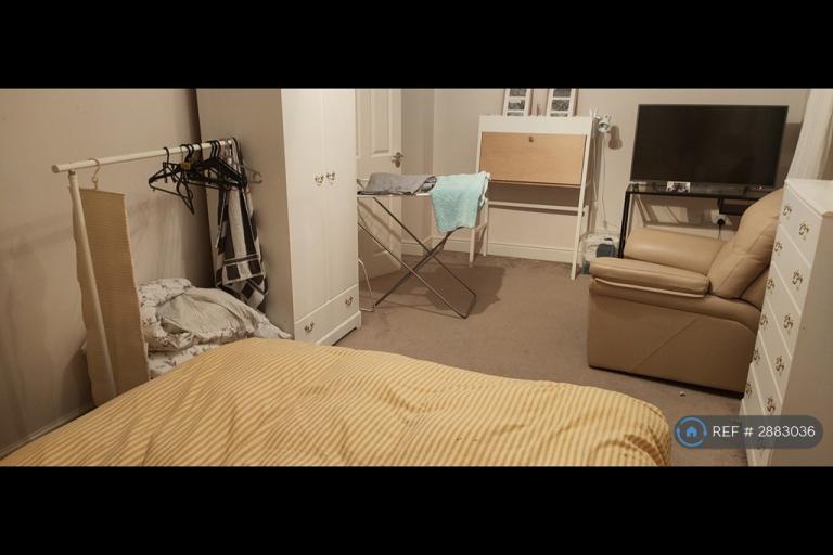 Room Rouse Way in Colchester