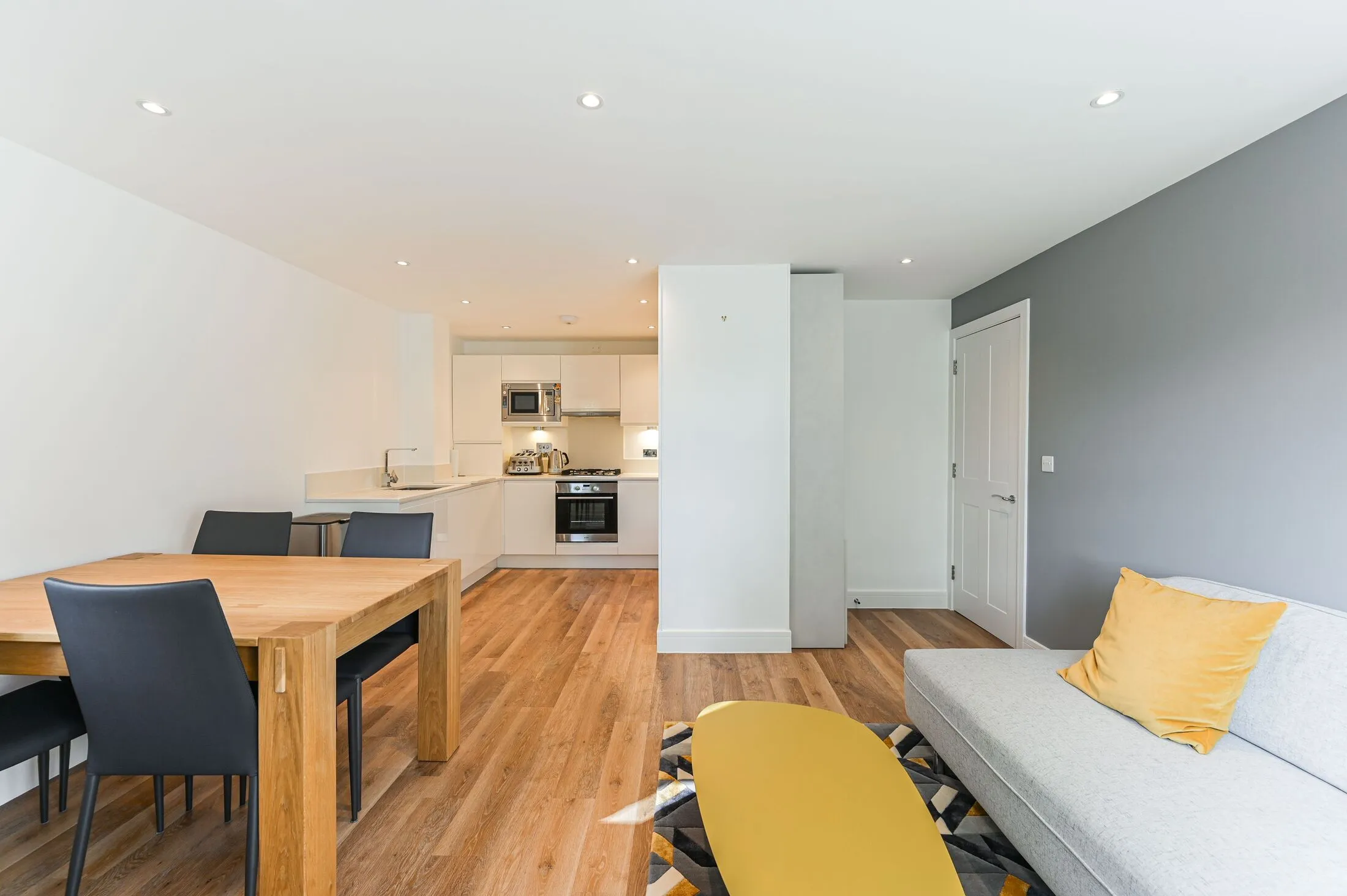 Flat Pathfield Road in Greater London